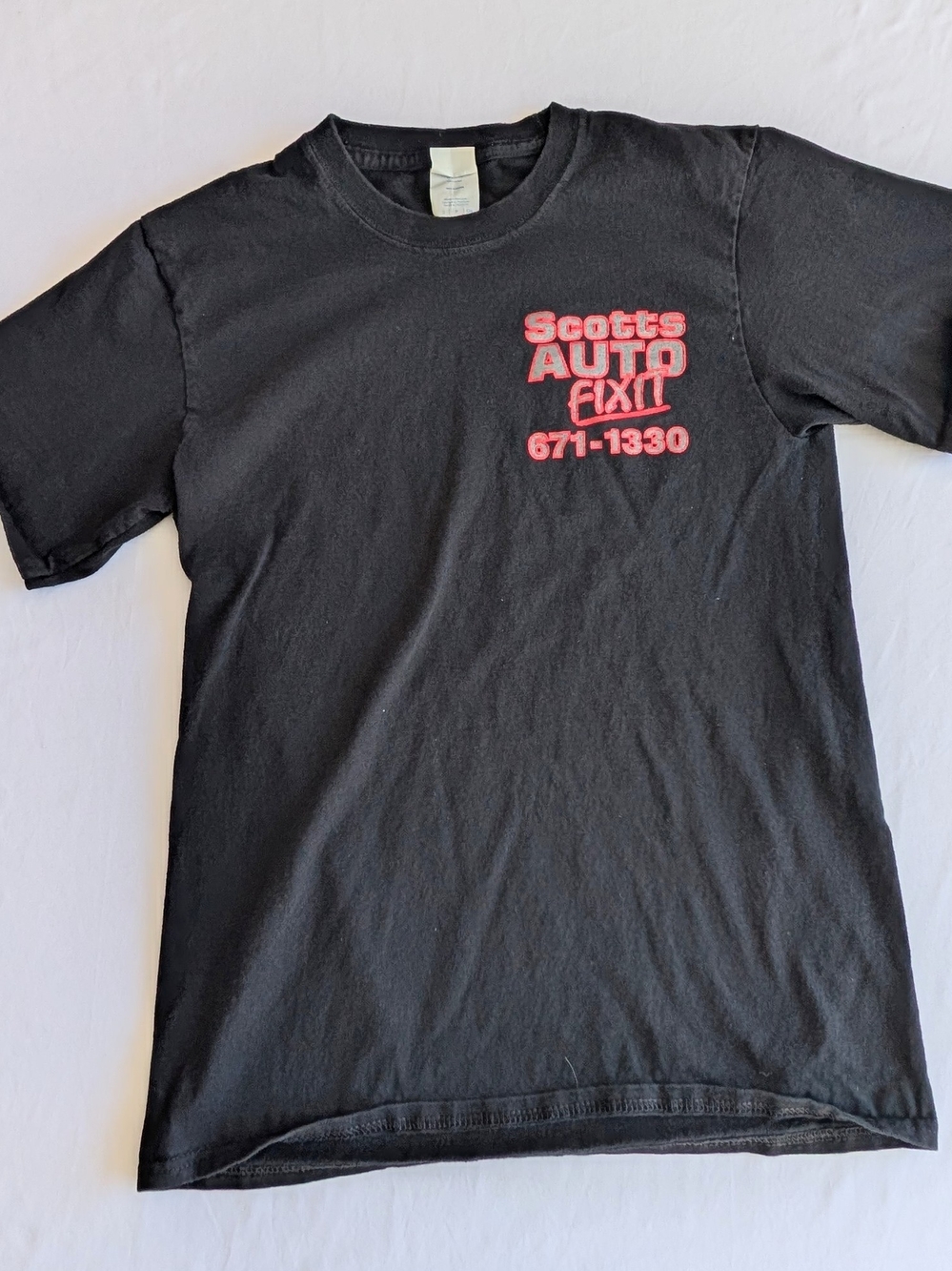 Scotts Auto Fixit Defunct Vintage Business Logo Tee - Small Unisex Crewneck
